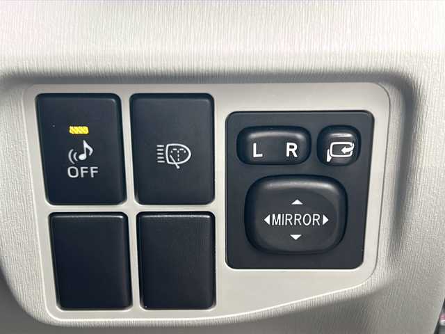 トヨタ プリウス S ツーリングセレクション 山形県 2012(平24)年 1.8万km シルバーM 禁煙車/モデリスタエアロパーツ/横滑り防止装置/純正SDナビ/（Bluetooth/CD/DVD/フルセグ)/バックカメラ/前方ドライブレコーダー/LEDオートライト/フォグランプ/Clazzioレザー調 シートカバー/ビルトインETC/純正AW/純正フロアマット/電動格納ウィンカーミラー/スマートキー/ドアバイザー