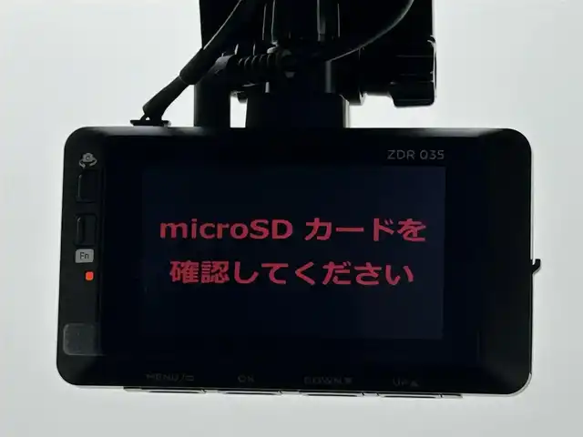 スズキ ジムニー XC 熊本県 2021(令3)年 1.9万km シフォンアイボリーM デュアルセンサーブレーキサポート/社外オーディオ（FH-8500DVS）/　　CD/DVD/BT/iPod/AUX/ETC/クルーズコントロール/前席シートヒーター/社外前後ドライブレコーダー/スズキセーフティサポート/・デュアルセンサーブレーキサポート/・車線逸脱警報/・車線逸脱警報機能/・ふらつき警報機能/・先行車発進お知らせ機能/・標識認識機能/横滑り防止/ダウンヒルアシスト/アイドリングストップ/ミラーヒーター/背面タイヤ/純正フロアマット/純正１６インチAW/オートライト/LEDヘッドライト/フォグライト/4WD・ターボ/スマートキー/プッシュスタート/スペアキー1本/保証書/取扱説明書