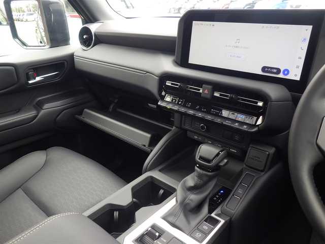 トヨタ ランドクルーザー ２５０ VX 千葉県 2024(令6)年 0.2万km ブラック ワンオーナー/丸目型ヘッドライト/Toyota Safety Sense/・プリクラッシュセーフティ/・レーンディパーチャーアラート/・アダプティブハイビームシステム/・レーダークルーズコントロール/・プロアクティブドライビングアシスト/・ブラインドスポットモニター/デジタルインナーミラー/パワーバックドア/ムーンルーフ/レザーシート/前席エアシート/シートヒーター/運転席パワーシート/ディスプレイオーディオ/【Apple CarPlay対応】/【Bluetooth接続】/パノラミックビューモニター/革巻きステアリング/ステアリングスイッチ/ドライブレコーダー/ETC（2.0）/LEDヘッドライト/フォグライト/ウインカーミラー/クリアランスソナー/純正18インチアルミホイル/サイド/カーテンエアバッグ/スマートキー