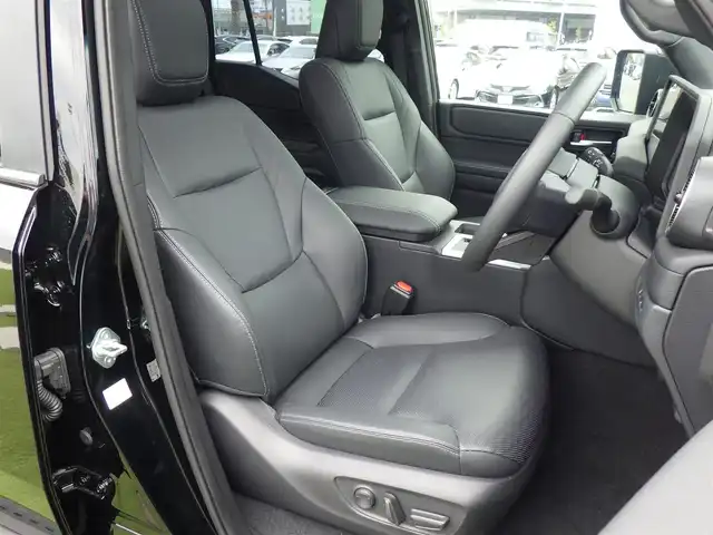 トヨタ ランドクルーザー ２５０ VX 千葉県 2024(令6)年 0.2万km ブラック ワンオーナー/丸目型ヘッドライト/Toyota Safety Sense/・プリクラッシュセーフティ/・レーンディパーチャーアラート/・アダプティブハイビームシステム/・レーダークルーズコントロール/・プロアクティブドライビングアシスト/・ブラインドスポットモニター/デジタルインナーミラー/パワーバックドア/ムーンルーフ/レザーシート/前席エアシート/シートヒーター/運転席パワーシート/ディスプレイオーディオ/【Apple CarPlay対応】/【Bluetooth接続】/パノラミックビューモニター/革巻きステアリング/ステアリングスイッチ/ドライブレコーダー/ETC（2.0）/LEDヘッドライト/フォグライト/ウインカーミラー/クリアランスソナー/純正18インチアルミホイル/サイド/カーテンエアバッグ/スマートキー