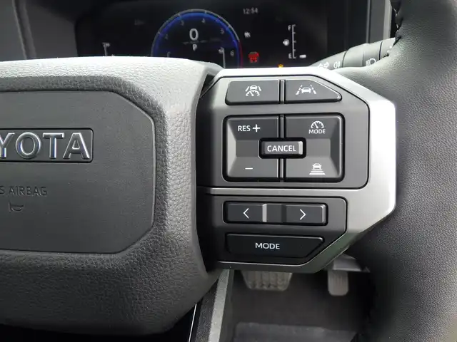 トヨタ ランドクルーザー ２５０ VX 千葉県 2024(令6)年 0.2万km ブラック ワンオーナー/丸目型ヘッドライト/Toyota Safety Sense/・プリクラッシュセーフティ/・レーンディパーチャーアラート/・アダプティブハイビームシステム/・レーダークルーズコントロール/・プロアクティブドライビングアシスト/・ブラインドスポットモニター/デジタルインナーミラー/パワーバックドア/ムーンルーフ/レザーシート/前席エアシート/シートヒーター/運転席パワーシート/ディスプレイオーディオ/【Apple CarPlay対応】/【Bluetooth接続】/パノラミックビューモニター/革巻きステアリング/ステアリングスイッチ/ドライブレコーダー/ETC（2.0）/LEDヘッドライト/フォグライト/ウインカーミラー/クリアランスソナー/純正18インチアルミホイル/サイド/カーテンエアバッグ/スマートキー