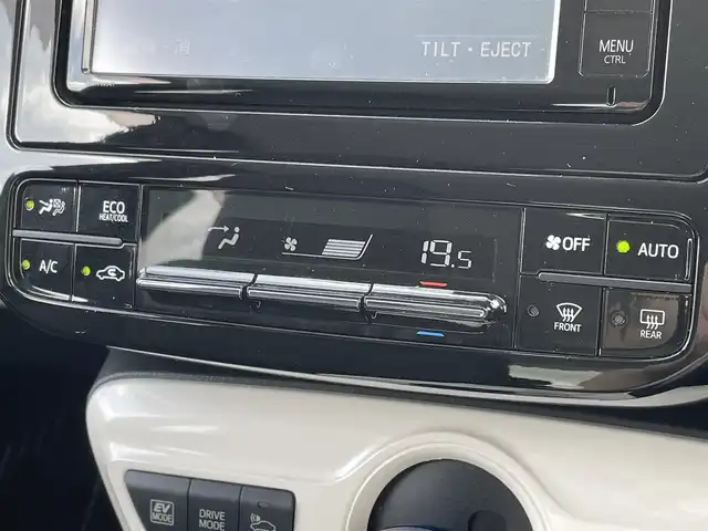 トヨタ プリウス A 佐賀県 2016(平28)年 9.4万km ホワイトパールクリスタルシャイン レーダークルーズコントロール/パーキングアシスト/レーンキープアシスト/衝突被害低減ブレーキ/ブラインドスポットモニター/オートマチックハイビーム/純正SDナビ/CD　DVD　SD　BT/バックカメラ/ビルトインETC/ヘッドアップディスプレイ/ステアリングリモコン/モデリスタエアロパーツ/モデリスタ15インチアルミホイール/純正LEDヘッドライト/フォグランプ/ウィンカーミラー/ドアバイザ―/プッシュスタート/スマートキー　