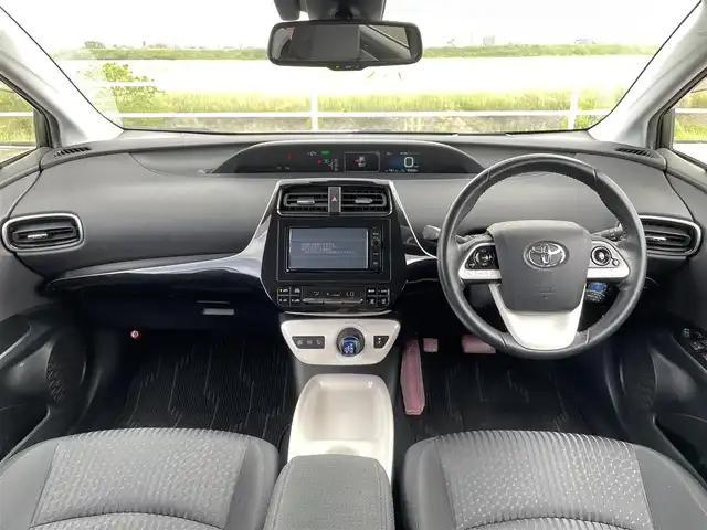 トヨタ プリウス A 佐賀県 2016(平28)年 9.4万km ホワイトパールクリスタルシャイン レーダークルーズコントロール/パーキングアシスト/レーンキープアシスト/衝突被害低減ブレーキ/ブラインドスポットモニター/オートマチックハイビーム/純正SDナビ/CD　DVD　SD　BT/バックカメラ/ビルトインETC/ヘッドアップディスプレイ/ステアリングリモコン/モデリスタエアロパーツ/モデリスタ15インチアルミホイール/純正LEDヘッドライト/フォグランプ/ウィンカーミラー/ドアバイザ―/プッシュスタート/スマートキー　