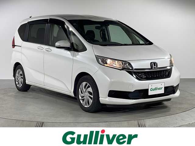ホンダ フリード G ホンダセンシング 福岡県 2020(令2)年 5.8万km プラチナホワイトパール ・社外ナビ/・Bカメラ/・ETC/・フルセグTV/・クルコン/・CD/DVD/・IPoｄ/・Bluetooth/・両側パワースライドドア/・ウォークスルー/・３列シート/・オートライト/・純正フロアマット