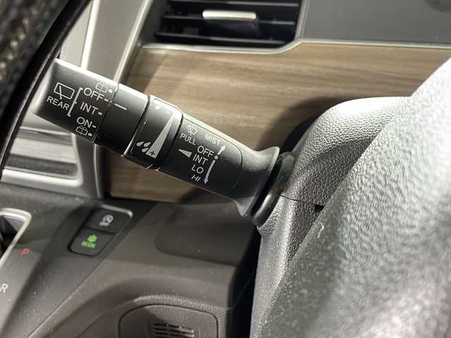 ホンダ フリード G ホンダセンシング 福岡県 2020(令2)年 5.8万km プラチナホワイトパール ・社外ナビ/・Bカメラ/・ETC/・フルセグTV/・クルコン/・CD/DVD/・IPoｄ/・Bluetooth/・両側パワースライドドア/・ウォークスルー/・３列シート/・オートライト/・純正フロアマット