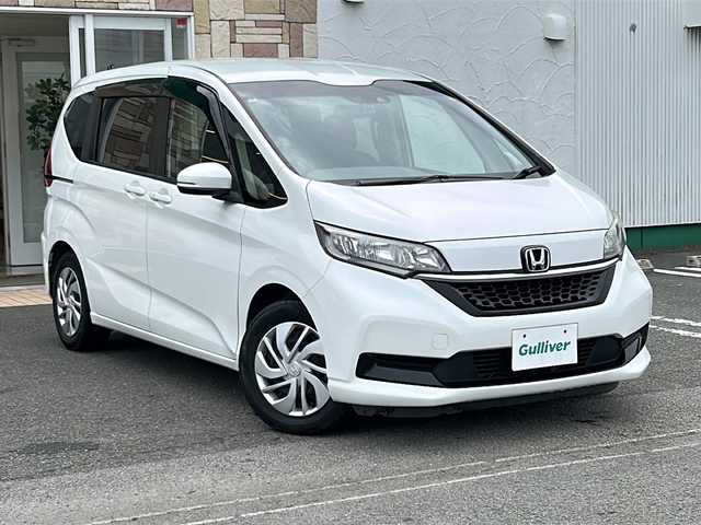 ホンダ フリード G ホンダセンシング 徳島県 2020(令2)年 5.8万km プラチナホワイトパール ・社外ナビ/・Bカメラ/・ETC/・フルセグTV/・クルコン/・CD/DVD/・Bluetooth/・両側パワースライドドア/・ウォークスルー/・３列シート/・LEDヘッドライト/・オートライト/・純正フロアマット