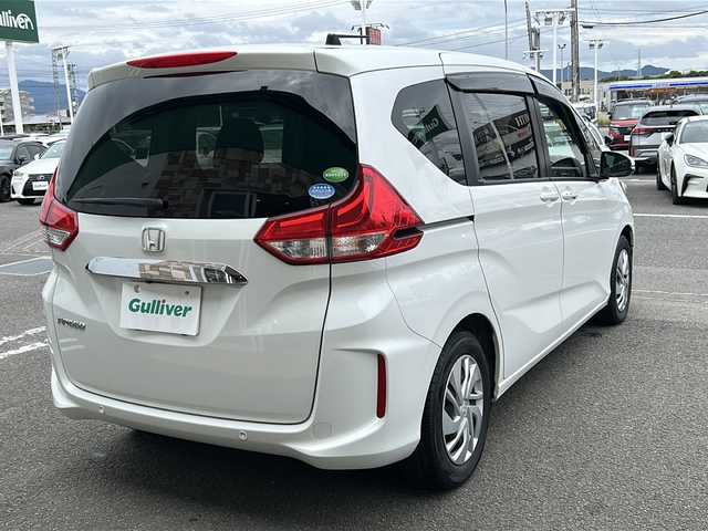 ホンダ フリード G ホンダセンシング 徳島県 2020(令2)年 5.8万km プラチナホワイトパール ・社外ナビ/・Bカメラ/・ETC/・フルセグTV/・クルコン/・CD/DVD/・Bluetooth/・両側パワースライドドア/・ウォークスルー/・３列シート/・LEDヘッドライト/・オートライト/・純正フロアマット