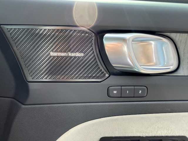 ボルボ ボルボ ＸＣ４０ 青森県 2022(令4)年 5.9万km 青 4WD/ハーマンカードンサウンド/パノラマサンルーフ/ICターボ/白革シート/全席シートレーター/全方位カメラ/ＡＣＣ/ＡｐｐｌｅＣａｒＰｌａｙ/AndroidAuto/純正ナビ/(USB/Bt)/ＢＬＩＳ/D席メモリー付き/前席パワーシート/前車発進通知機能/ＬＥＤオートライト/LEDフォグランプ/純正１９インチアルミホイール/ウインカーミラー/ブラックルーフレール/ヘットライトウオッシャー/前後バンパーソナー/ドライブレコーダー（前後）/革巻きステア/ノブ/プッシュスタートシステム/W/サイド/カーテンエアバッグ/ABS/スマートキーｘ２/取扱説明書/保証書/点検記録簿（Ｒ５．Ｒ６）