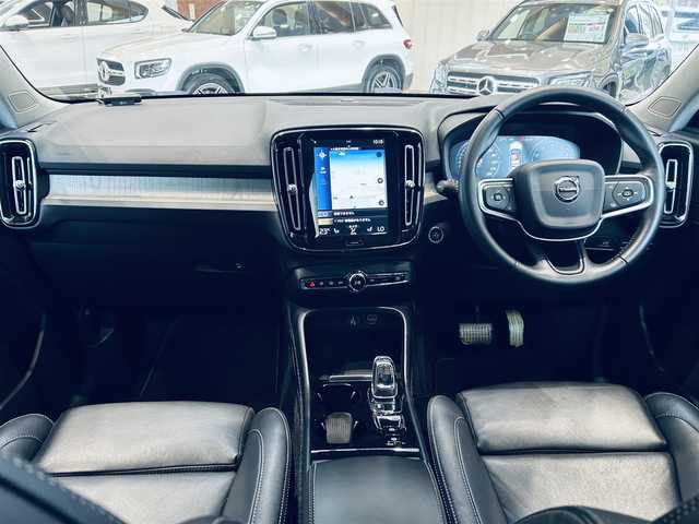 ボルボ ＸＣ４０ T4 AWD インスクリプション 大阪府 2019(令1)年 3.6万km グレー コンビニエンスP/ハーマンカードン/ACC/BLIS/黒革/パワーシート/Dシートメモリ/シートヒーター/ステアリングヒーター/純正ナビ/TV/360度カメラ/applecarplay/純正19インチAW/LEDヘッドライト/電動リアゲート/自動駐車/ワイヤレス充電
