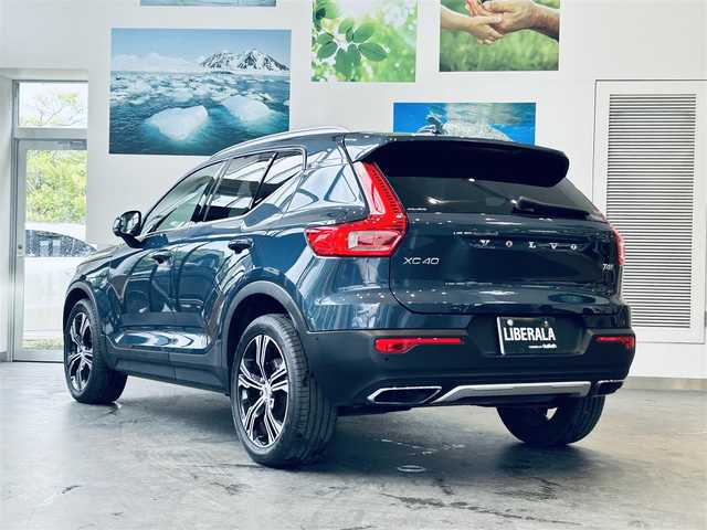 ボルボ ＸＣ４０ T4 AWD インスクリプション 大阪府 2019(令1)年 3.6万km グレー コンビニエンスP/ハーマンカードン/ACC/BLIS/黒革/パワーシート/Dシートメモリ/シートヒーター/ステアリングヒーター/純正ナビ/TV/360度カメラ/applecarplay/純正19インチAW/LEDヘッドライト/電動リアゲート/自動駐車/ワイヤレス充電