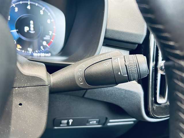 ボルボ ＸＣ４０ T4 AWD インスクリプション 大阪府 2019(令1)年 3.6万km グレー コンビニエンスP/ハーマンカードン/ACC/BLIS/黒革/パワーシート/Dシートメモリ/シートヒーター/ステアリングヒーター/純正ナビ/TV/360度カメラ/applecarplay/純正19インチAW/LEDヘッドライト/電動リアゲート/自動駐車/ワイヤレス充電