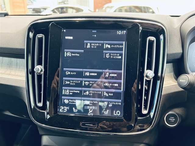 ボルボ ＸＣ４０ T4 AWD インスクリプション 大阪府 2019(令1)年 3.6万km グレー コンビニエンスP/ハーマンカードン/ACC/BLIS/黒革/パワーシート/Dシートメモリ/シートヒーター/ステアリングヒーター/純正ナビ/TV/360度カメラ/applecarplay/純正19インチAW/LEDヘッドライト/電動リアゲート/自動駐車/ワイヤレス充電