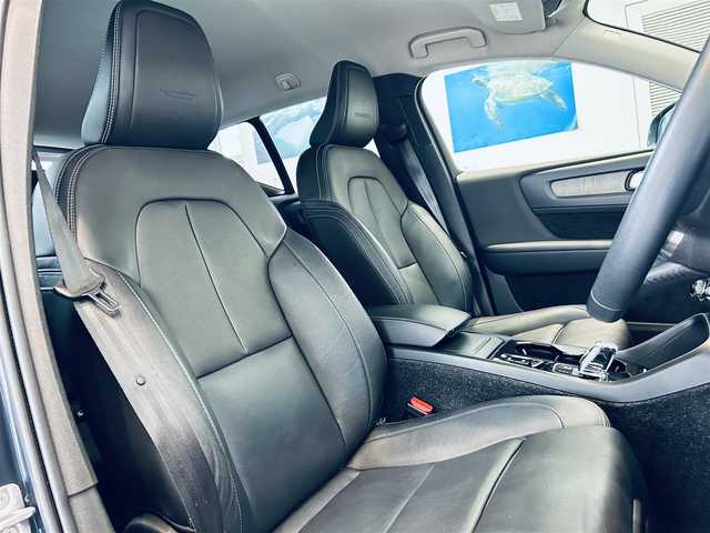 ボルボ ＸＣ４０ T4 AWD インスクリプション 大阪府 2019(令1)年 3.6万km グレー コンビニエンスP/ハーマンカードン/ACC/BLIS/黒革/パワーシート/Dシートメモリ/シートヒーター/ステアリングヒーター/純正ナビ/TV/360度カメラ/applecarplay/純正19インチAW/LEDヘッドライト/電動リアゲート/自動駐車/ワイヤレス充電