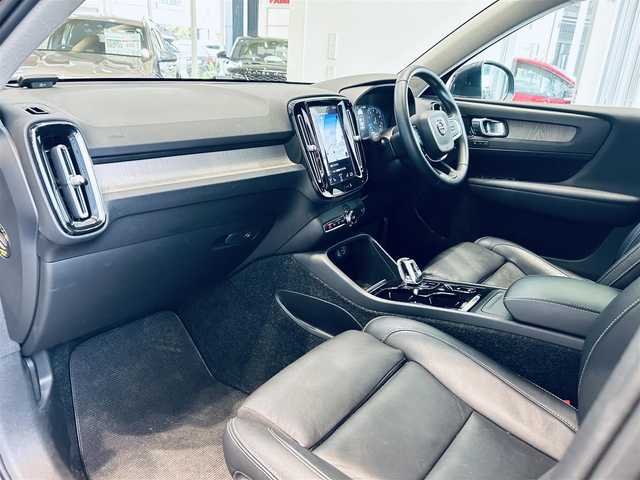 ボルボ ＸＣ４０ T4 AWD インスクリプション 大阪府 2019(令1)年 3.6万km グレー コンビニエンスP/ハーマンカードン/ACC/BLIS/黒革/パワーシート/Dシートメモリ/シートヒーター/ステアリングヒーター/純正ナビ/TV/360度カメラ/applecarplay/純正19インチAW/LEDヘッドライト/電動リアゲート/自動駐車/ワイヤレス充電