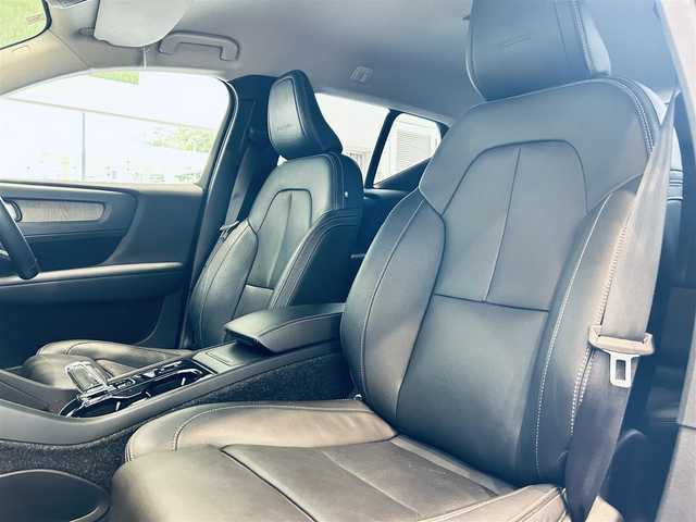 ボルボ ＸＣ４０ T4 AWD インスクリプション 大阪府 2019(令1)年 3.6万km グレー コンビニエンスP/ハーマンカードン/ACC/BLIS/黒革/パワーシート/Dシートメモリ/シートヒーター/ステアリングヒーター/純正ナビ/TV/360度カメラ/applecarplay/純正19インチAW/LEDヘッドライト/電動リアゲート/自動駐車/ワイヤレス充電