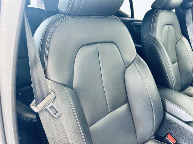 ボルボ ＸＣ４０ T4 AWD インスクリプション 大阪府 2019(令1)年 3.6万km グレー コンビニエンスP/ハーマンカードン/ACC/BLIS/黒革/パワーシート/Dシートメモリ/シートヒーター/ステアリングヒーター/純正ナビ/TV/360度カメラ/applecarplay/純正19インチAW/LEDヘッドライト/電動リアゲート/自動駐車/ワイヤレス充電