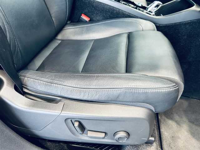 ボルボ ＸＣ４０ T4 AWD インスクリプション 大阪府 2019(令1)年 3.6万km グレー コンビニエンスP/ハーマンカードン/ACC/BLIS/黒革/パワーシート/Dシートメモリ/シートヒーター/ステアリングヒーター/純正ナビ/TV/360度カメラ/applecarplay/純正19インチAW/LEDヘッドライト/電動リアゲート/自動駐車/ワイヤレス充電