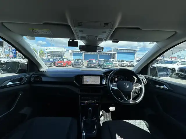 フォルクスワーゲン Ｔ－クロス TSI アクティブ 滋賀県 2022(令4)年 2.5万km 黒／グレー ワンオーナー/ディスプレイオーディオ/ナビ/Bluetoothオーディオ/Apple CarPlay、Android Auto、Mirror Link/バックカメラ/クルーズコントロール/プッシュスタート/ドアバイザー/ETC2.0/LEDヘッドライト/スマートキー×2/整備記録簿(R4、R6)
