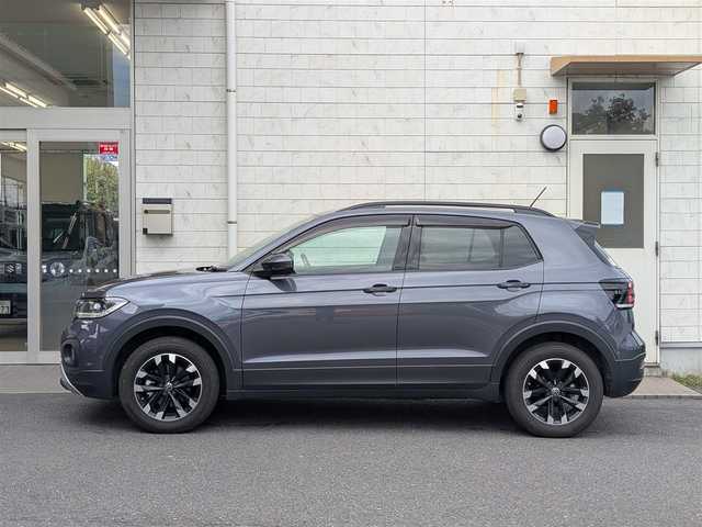 フォルクスワーゲン Ｔ－クロス TSI アクティブ 滋賀県 2022(令4)年 2.5万km ガンＭ／黒 ワンオーナー/ディスプレイオーディオ/ナビ/Bluetoothオーディオ/Apple CarPlay、Android Auto、Mirror Link/バックカメラ/クルーズコントロール/プッシュスタート/ドアバイザー/ETC2.0/LEDヘッドライト/スマートキー×2/整備記録簿(R4、R6)