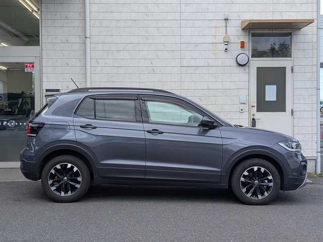 フォルクスワーゲン Ｔ－クロス TSI アクティブ 滋賀県 2022(令4)年 2.5万km ガンＭ／黒 ワンオーナー/ディスプレイオーディオ/ナビ/Bluetoothオーディオ/Apple CarPlay、Android Auto、Mirror Link/バックカメラ/クルーズコントロール/プッシュスタート/ドアバイザー/ETC2.0/LEDヘッドライト/スマートキー×2/整備記録簿(R4、R6)