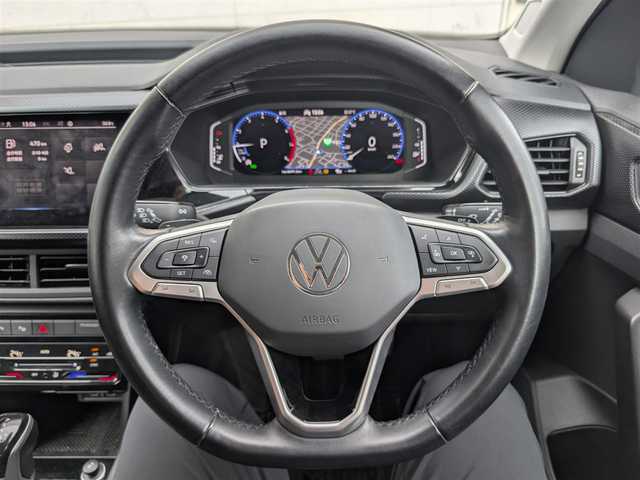 フォルクスワーゲン Ｔ－クロス TSI アクティブ 滋賀県 2022(令4)年 2.5万km ガンＭ／黒 ワンオーナー/ディスプレイオーディオ/ナビ/Bluetoothオーディオ/Apple CarPlay、Android Auto、Mirror Link/バックカメラ/クルーズコントロール/プッシュスタート/ドアバイザー/ETC2.0/LEDヘッドライト/スマートキー×2/整備記録簿(R4、R6)