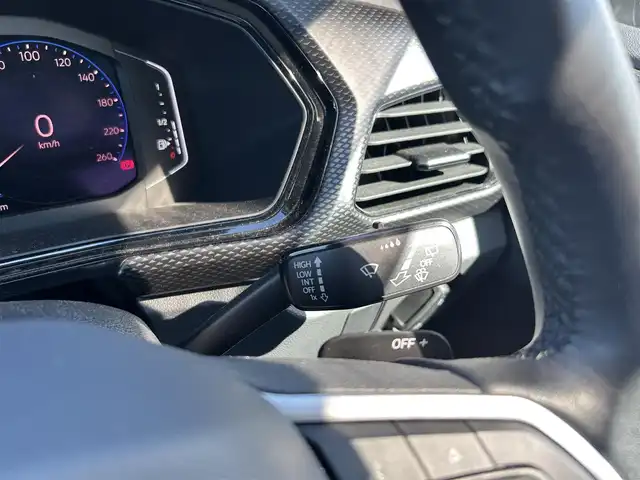 フォルクスワーゲン Ｔ－クロス TSI アクティブ 滋賀県 2022(令4)年 2.5万km 黒／グレー ワンオーナー/ディスプレイオーディオ/ナビ/Bluetoothオーディオ/Apple CarPlay、Android Auto、Mirror Link/バックカメラ/クルーズコントロール/プッシュスタート/ドアバイザー/ETC2.0/LEDヘッドライト/スマートキー×2/整備記録簿(R4、R6)