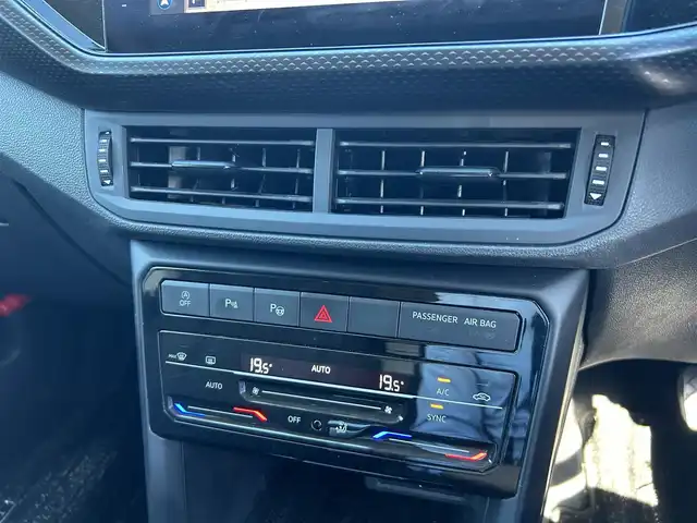 フォルクスワーゲン Ｔ－クロス TSI アクティブ 滋賀県 2022(令4)年 2.5万km 黒／グレー ワンオーナー/ディスプレイオーディオ/ナビ/Bluetoothオーディオ/Apple CarPlay、Android Auto、Mirror Link/バックカメラ/クルーズコントロール/プッシュスタート/ドアバイザー/ETC2.0/LEDヘッドライト/スマートキー×2/整備記録簿(R4、R6)