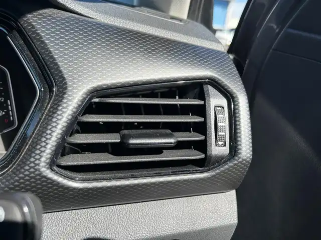 フォルクスワーゲン Ｔ－クロス TSI アクティブ 滋賀県 2022(令4)年 2.5万km 黒／グレー ワンオーナー/ディスプレイオーディオ/ナビ/Bluetoothオーディオ/Apple CarPlay、Android Auto、Mirror Link/バックカメラ/クルーズコントロール/プッシュスタート/ドアバイザー/ETC2.0/LEDヘッドライト/スマートキー×2/整備記録簿(R4、R6)