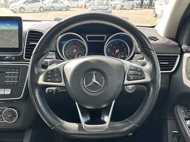 メルセデス・ベンツ ＧＬＥ３５０ｄ 4マチック クーペ スポーツ 道東・釧路十勝 2017(平29)年 13.5万km ダイヤモンドホワイト ・サンルーフ/・４WD/・純正ナビ/（CD/DVD/BT/USB/フルセグ）/・全方位カメラ/・ETC/・純正ドライブレコーダー（前方）/・前席メモリー付パワーシート/・全席シートヒーター/・前席エアシート/・電動リアゲート/・プッシュスタート/・スマートキー/・横滑り防止/・オートライト/・ドアバイザー/・ダブル+カーテンエアバッグ/・取扱説明書/・保証書/・純正アルミホイール付スタッドレス積込（275/45/R21）/2020年製造残4ミリ