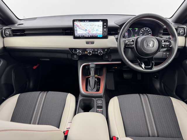 ホンダ ヴェゼル ハイブリッド e:HEV PLaY 福岡県 2023(令5)年 0.6万km ミッドナイトブルービームM ワンオーナー　/ガラスルーフ　/純正ナビ　/置くだけ充電　/ビルトインＥＴＣ２．０　/前後ドラレコ　/ホンダセンシング　/パドルシフト　/ハーフレザー　/シートヒーター　/ステアリングヒーター　/パワーバックドア　/ＬＥＤ