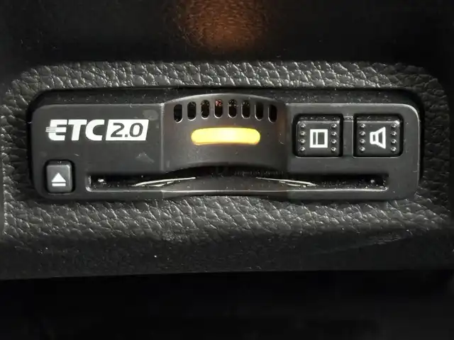 ホンダ ヴェゼル ハイブリッド e:HEV PLaY 福岡県 2023(令5)年 0.6万km ミッドナイトブルービームM ワンオーナー　/ガラスルーフ　/純正ナビ　/置くだけ充電　/ビルトインＥＴＣ２．０　/前後ドラレコ　/ホンダセンシング　/パドルシフト　/ハーフレザー　/シートヒーター　/ステアリングヒーター　/パワーバックドア　/ＬＥＤ