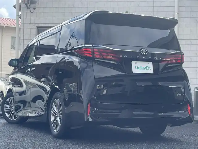 トヨタ アルファードハイブリット Z 福岡県 2024(令6)年 1万km ブラック ワンオーナー/ツインムーンルーフ/純正14インチコネクテッドナビ/　(Bluetooth/Miracast/フルセグTV)/パノラミックビューモニター/バックカメラ/デジタルインナーミラー/アドバンストパーク/アドバンストドライブ/トヨタセーフティセンス/・プリクラッシュセーフティ/・レーンディパーチャーアラート/・ロードサインアシスト/・レーダークルーズコントロール/・オートマチックハイビーム/ブラインドスポットモニター/安心降車アシスト/後方車両接近告知/周辺車両接近時サポート/クリアランスソナー/プロアクティブドライビングアシスト/フロント/リヤクロストラフィックアラート/リヤカメラディテクション/パーキングサポートブレーキ/両側パワースライドドア/パワーバックドア/純正18インチアルミホール/黒レザーシート/パドルシフト/ステアリングヒーター/パワーシート/シートヒーター/ベンチレーション/シートメモリー/電動サンシェード(2.3列目)/前後ドライブレコーダー/ETC2.0/純正フロアマット/置くだけ充電/スペアタイヤ/USBタイプCポート/100V電源