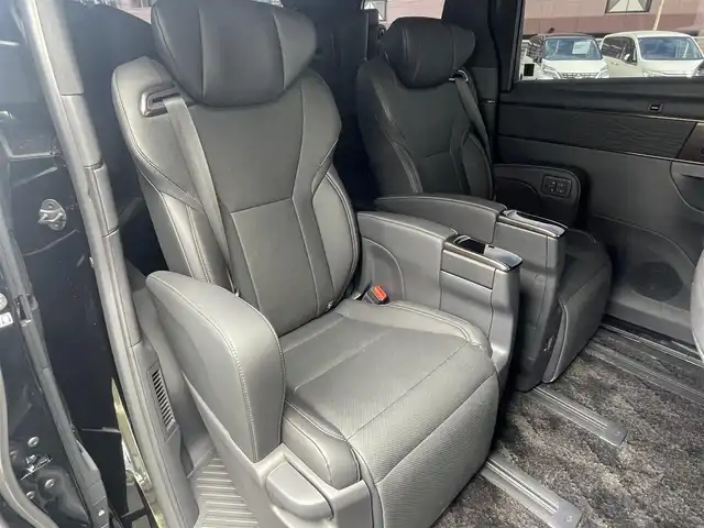 トヨタ アルファードハイブリット Z 福岡県 2024(令6)年 1万km ブラック ワンオーナー/ツインムーンルーフ/純正14インチコネクテッドナビ/　(Bluetooth/Miracast/フルセグTV)/パノラミックビューモニター/バックカメラ/デジタルインナーミラー/アドバンストパーク/アドバンストドライブ/トヨタセーフティセンス/・プリクラッシュセーフティ/・レーンディパーチャーアラート/・ロードサインアシスト/・レーダークルーズコントロール/・オートマチックハイビーム/ブラインドスポットモニター/安心降車アシスト/後方車両接近告知/周辺車両接近時サポート/クリアランスソナー/プロアクティブドライビングアシスト/フロント/リヤクロストラフィックアラート/リヤカメラディテクション/パーキングサポートブレーキ/両側パワースライドドア/パワーバックドア/純正18インチアルミホール/黒レザーシート/パドルシフト/ステアリングヒーター/パワーシート/シートヒーター/ベンチレーション/シートメモリー/電動サンシェード(2.3列目)/前後ドライブレコーダー/ETC2.0/純正フロアマット/置くだけ充電/スペアタイヤ/USBタイプCポート/100V電源