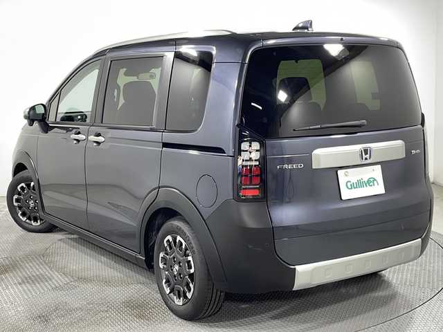 ホンダ フリード ハイブリット e:HEV クロスター 広島県 2025(令7)年 0.1千km メテオロイドグレーメタリック 登録済未使用車　5Km/純正９型ナビ/バックカメラ/シートヒーター/両側パワースライドドア/レーダークルーズコントロール/オートマチックハイビーム/衝突被害軽減ブレーキ/レーンキープアシスト/踏み間違い防止/ブラインドスポットモニター/ホールド機能付電動パーキングブレーキ/コーナーセンサー/LEDヘッドライト/純正15インチアルミホイール(185/65/R15)/エアバッグ(運転席/助手席/サイド/カーテン)