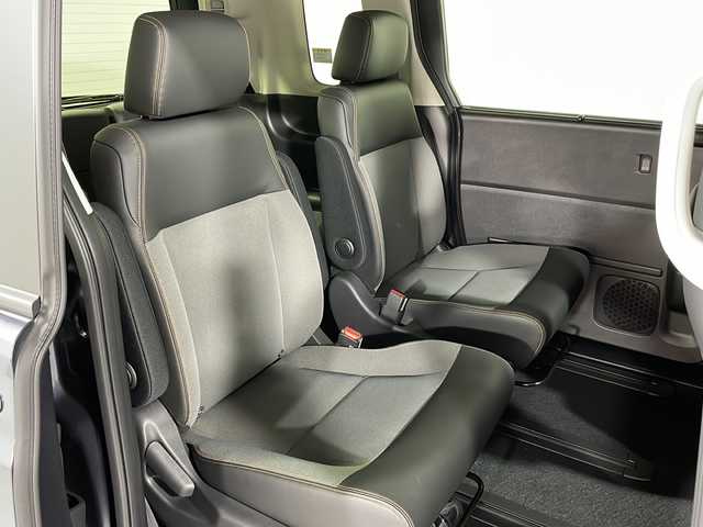 ホンダ フリード ハイブリット e:HEV クロスター 広島県 2025(令7)年 0.1千km メテオロイドグレーメタリック 登録済未使用車　5Km/純正９型ナビ/バックカメラ/シートヒーター/両側パワースライドドア/レーダークルーズコントロール/オートマチックハイビーム/衝突被害軽減ブレーキ/レーンキープアシスト/踏み間違い防止/ブラインドスポットモニター/ホールド機能付電動パーキングブレーキ/コーナーセンサー/LEDヘッドライト/純正15インチアルミホイール(185/65/R15)/エアバッグ(運転席/助手席/サイド/カーテン)