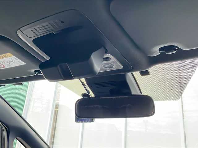 トヨタ ヴォクシー ZS 煌Ⅱ 福岡県 2020(令2)年 4.9万km ブラック 純正10インチナビ/（Bカメラ、Bluetooth、CD、DVD、TV、USB、HDMI、AM、FM）/両側パワースライドドア/純正12.1インチフリップダウンモニター（V12T-R68C)/デュアルエアコン/リアエアコン/クルーズコントロール/ドライブレコーダー前後/ETC/純正16インチホイール/プリクラッシュ/横滑り防止装置/車線逸脱警報/クリアランスソナー/アイドリングストップ/オートマチックハイビーム/プッシュスタート/スマートキー/LEDヘッドライト/フォグランプ/保証書