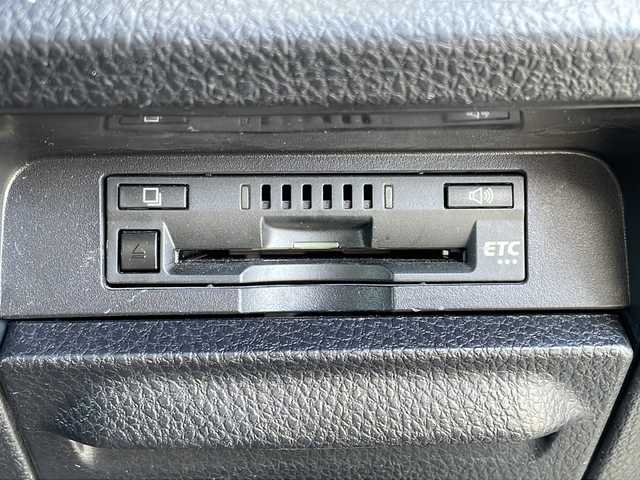 トヨタ ヴォクシー ZS 煌Ⅱ 福岡県 2020(令2)年 4.9万km ブラック 純正10インチナビ/（Bカメラ、Bluetooth、CD、DVD、TV、USB、HDMI、AM、FM）/両側パワースライドドア/純正12.1インチフリップダウンモニター（V12T-R68C)/デュアルエアコン/リアエアコン/クルーズコントロール/ドライブレコーダー前後/ETC/純正16インチホイール/プリクラッシュ/横滑り防止装置/車線逸脱警報/クリアランスソナー/アイドリングストップ/オートマチックハイビーム/プッシュスタート/スマートキー/LEDヘッドライト/フォグランプ/保証書