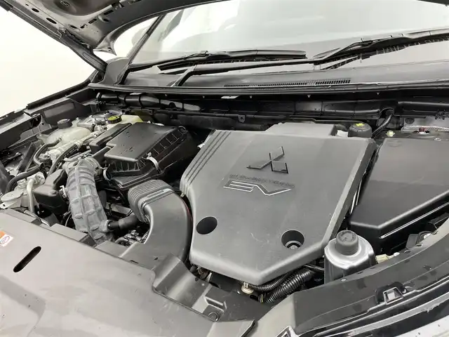 三菱 アウトランダー ＰＨＥＶ P 宮城県 2022(令4)年 0.1万km チタニウムグレーメタリック サンルーフ　/純正９型ナビ　/ＢＯＳＥサウンド　/黒革シート　/全周囲カメラ　/マイパイロット　/シート／ステアリングヒーター　/パワーバックドア　/ワイヤレス充電　/１００Ｖ電源　/スマートフォン連携　/車線維持支援/オートハイビーム/衝突軽減ブレーキ/パーキングセンサー/充電ケーブル車載/禁煙車
