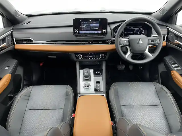 三菱 アウトランダー ＰＨＥＶ P 宮城県 2022(令4)年 0.1万km チタニウムグレーメタリック サンルーフ　/純正９型ナビ　/ＢＯＳＥサウンド　/黒革シート　/全周囲カメラ　/マイパイロット　/シート／ステアリングヒーター　/パワーバックドア　/ワイヤレス充電　/１００Ｖ電源　/スマートフォン連携　/車線維持支援/オートハイビーム/衝突軽減ブレーキ/パーキングセンサー/充電ケーブル車載/禁煙車