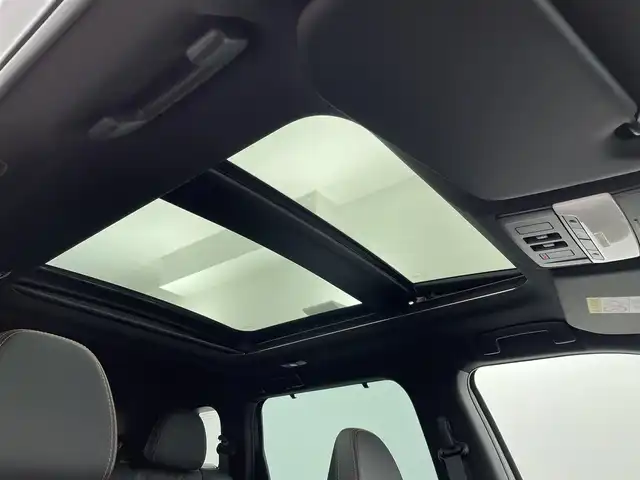 三菱 アウトランダー ＰＨＥＶ P 宮城県 2022(令4)年 0.1万km チタニウムグレーメタリック サンルーフ　/純正９型ナビ　/ＢＯＳＥサウンド　/黒革シート　/全周囲カメラ　/マイパイロット　/シート／ステアリングヒーター　/パワーバックドア　/ワイヤレス充電　/１００Ｖ電源　/スマートフォン連携　/車線維持支援/オートハイビーム/衝突軽減ブレーキ/パーキングセンサー/充電ケーブル車載/禁煙車