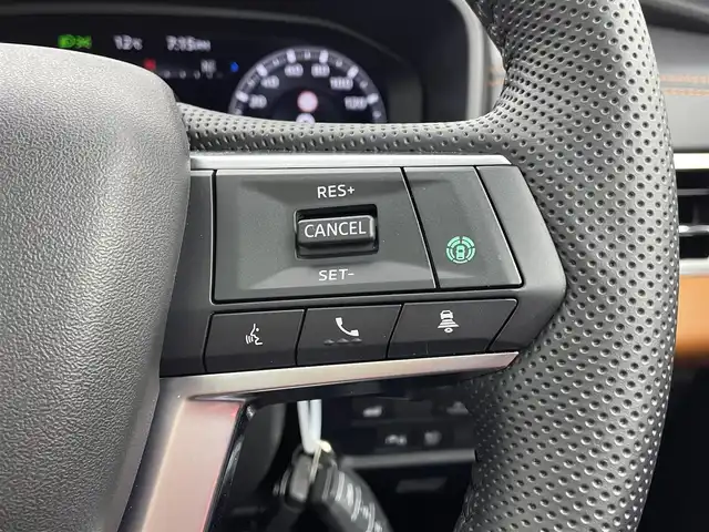 三菱 アウトランダー ＰＨＥＶ P 宮城県 2022(令4)年 0.1万km チタニウムグレーメタリック サンルーフ　/純正９型ナビ　/ＢＯＳＥサウンド　/黒革シート　/全周囲カメラ　/マイパイロット　/シート／ステアリングヒーター　/パワーバックドア　/ワイヤレス充電　/１００Ｖ電源　/スマートフォン連携　/車線維持支援/オートハイビーム/衝突軽減ブレーキ/パーキングセンサー/充電ケーブル車載/禁煙車
