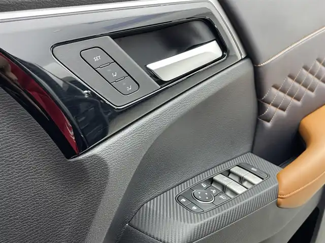 三菱 アウトランダー ＰＨＥＶ P 宮城県 2022(令4)年 0.1万km チタニウムグレーメタリック サンルーフ　/純正９型ナビ　/ＢＯＳＥサウンド　/黒革シート　/全周囲カメラ　/マイパイロット　/シート／ステアリングヒーター　/パワーバックドア　/ワイヤレス充電　/１００Ｖ電源　/スマートフォン連携　/車線維持支援/オートハイビーム/衝突軽減ブレーキ/パーキングセンサー/充電ケーブル車載/禁煙車