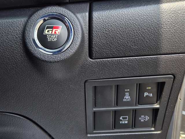 トヨタ ハイラックス Z GRスポーツ 鹿児島県 2022(令4)年 6.2万km アティチュードブラックマイカ GRサイドステップ/GRスポーツバー/パノラミックビューモニター/純正ディスプレィオーディオ/トヨタセーフティセンス/レダークルーズコントロール/パドルシフト/ハーフレザーシート/パワーシート/アイドリングストップ/ドライブレコーダー/ETC