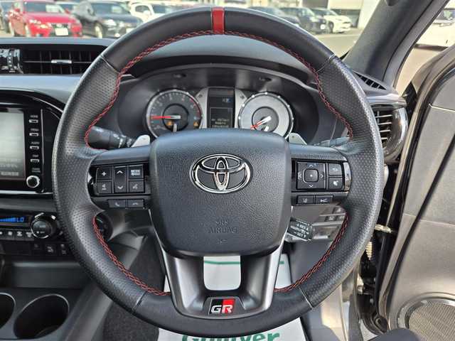 トヨタ ハイラックス Z GRスポーツ 鹿児島県 2022(令4)年 6.2万km アティチュードブラックマイカ GRサイドステップ/GRスポーツバー/パノラミックビューモニター/純正ディスプレィオーディオ/トヨタセーフティセンス/レダークルーズコントロール/パドルシフト/ハーフレザーシート/パワーシート/アイドリングストップ/ドライブレコーダー/ETC