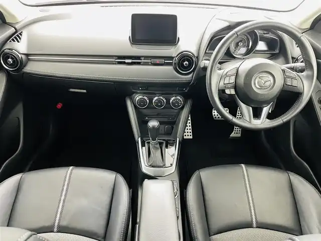 マツダ デミオ XD ブラックレザーリミテッド 福島県 2016(平28)年 6.6万km スノーフレイクホワイトパールマイカ 衝突軽減/・車線逸脱警報/・オートマチックハイビーム/・GVC/純正エアロ（フロント サイド）/純正7インチディスプレイオーディオ/・フルセグ/TV/BT/USB/AUX/SD/CD/DVD/FM/AM/バックカメラ/クルーズコントロール/LEDオートライト/・フォグライト/ハーフレザー/・シートヒーター/純正アルミホイール付きサマータイヤ/革ステアリング/・ステアリングリモコン/・パドルシフト/アイドリングストップ/純正フロアマット/純正ドアバイザー/アイドリングストップ/電動格納ミラー/・ウィンカーミラー/MTモード付AT/プッシュスタート/・スマートキー