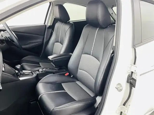 マツダ デミオ XD ブラックレザーリミテッド 福島県 2016(平28)年 6.6万km スノーフレイクホワイトパールマイカ 衝突軽減/・車線逸脱警報/・オートマチックハイビーム/・GVC/純正エアロ（フロント サイド）/純正7インチディスプレイオーディオ/・フルセグ/TV/BT/USB/AUX/SD/CD/DVD/FM/AM/バックカメラ/クルーズコントロール/LEDオートライト/・フォグライト/ハーフレザー/・シートヒーター/純正アルミホイール付きサマータイヤ/革ステアリング/・ステアリングリモコン/・パドルシフト/アイドリングストップ/純正フロアマット/純正ドアバイザー/アイドリングストップ/電動格納ミラー/・ウィンカーミラー/MTモード付AT/プッシュスタート/・スマートキー