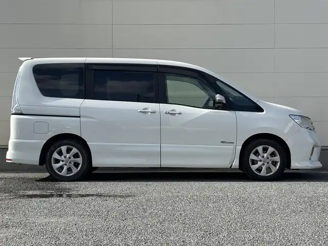 日産 セレナ ハイウェイスター S HV Vセレ 茨城県 2013(平25)年 7.3万km ブリリアントホワイトパール 純正ナビ　(AM/FM/CD/Bluetooth/ワンセグ)/フリップダウンモニター(ALPINE)/バックカメラ/クルーズコントロール/両側パワースライドドア/ETC/W(後席)エアコン/純正16インチアルミホイール/純正フロアマット/オートライト/パワーステアリング/横滑り防止装置/Wエアバック/スマートキー