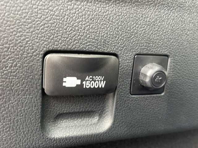 トヨタ プリウス A プレミアム 山形県 2017(平29)年 8.9万km ホワイトパールクリスタルシャイン 禁煙車/Toyota Safety Sense /・プリクラッシュセーフティ/・レーンディパーチャーアラート/・オートマチックハイビーム/・レーダークルーズコントロール/ヘッドアップディスプレイ/パーキングアシスト/合皮シート/純正ナビ(DSZT-YC4T)/CD.DVD.BT.SD/フルセグ/バック・フロントカメラ/パワーシート/シートヒーター/ETC2.0/AC100V(1500W)/純正エンジンスターター/ソライブレコーダー/LEDヘッドライト/プッシュスタート/スマートキー