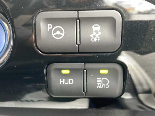 トヨタ プリウス A プレミアム 山形県 2017(平29)年 8.9万km ホワイトパールクリスタルシャイン 禁煙車/Toyota Safety Sense /・プリクラッシュセーフティ/・レーンディパーチャーアラート/・オートマチックハイビーム/・レーダークルーズコントロール/ヘッドアップディスプレイ/パーキングアシスト/合皮シート/純正ナビ(DSZT-YC4T)/CD.DVD.BT.SD/フルセグ/バック・フロントカメラ/パワーシート/シートヒーター/ETC2.0/AC100V(1500W)/純正エンジンスターター/ソライブレコーダー/LEDヘッドライト/プッシュスタート/スマートキー