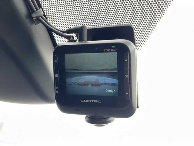 トヨタ プリウス A プレミアム 山形県 2017(平29)年 8.9万km ホワイトパールクリスタルシャイン 禁煙車/Toyota Safety Sense /・プリクラッシュセーフティ/・レーンディパーチャーアラート/・オートマチックハイビーム/・レーダークルーズコントロール/ヘッドアップディスプレイ/パーキングアシスト/合皮シート/純正ナビ(DSZT-YC4T)/CD.DVD.BT.SD/フルセグ/バック・フロントカメラ/パワーシート/シートヒーター/ETC2.0/AC100V(1500W)/純正エンジンスターター/ソライブレコーダー/LEDヘッドライト/プッシュスタート/スマートキー